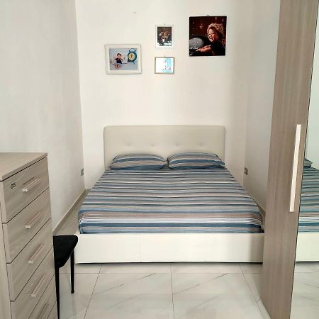 Appartamento Di Fronte Al Porto Turistico 칼리아리 외부 사진